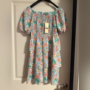 Comfortable and very light dress .